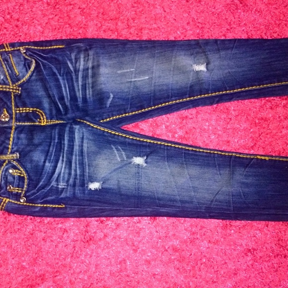 Distressed jeans - Picture 2 of 8